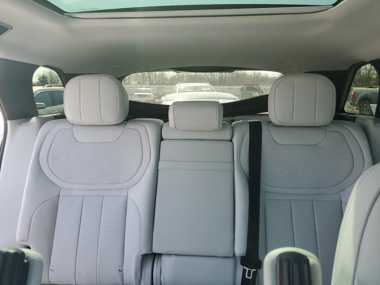 2024 Land Rover Range Rover - Image 10