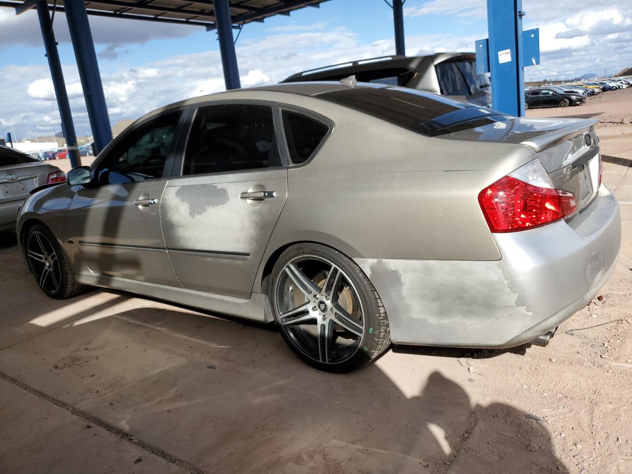 2009 Infiniti M - Image 2