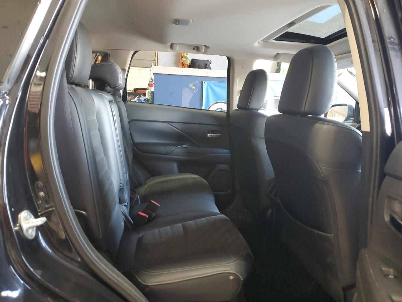 2019 Mitsubishi Outlander - Image 11