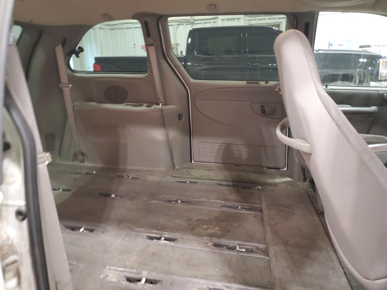 2002 Dodge Caravan - Image 11