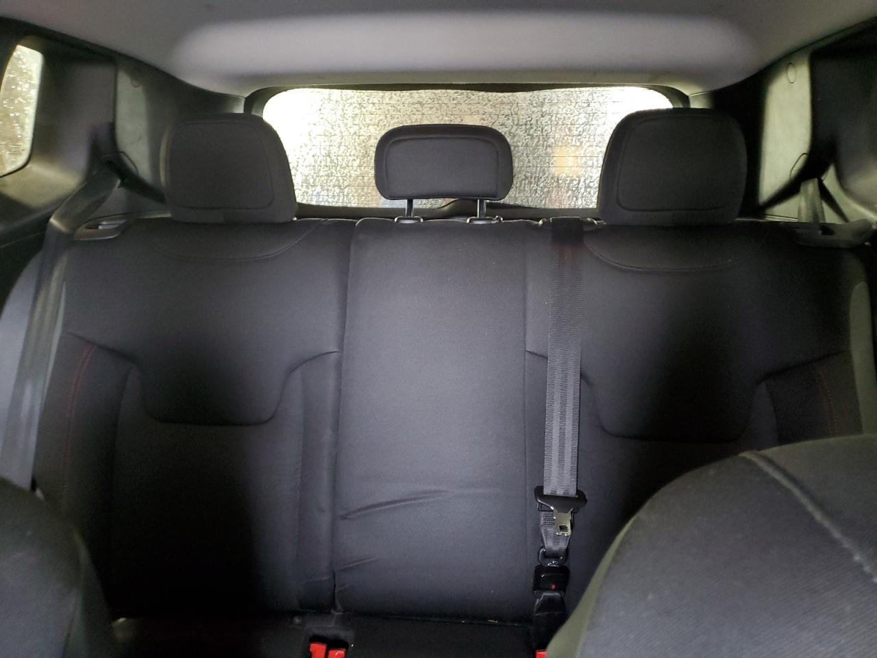 2015 Jeep Renegade - Image 10
