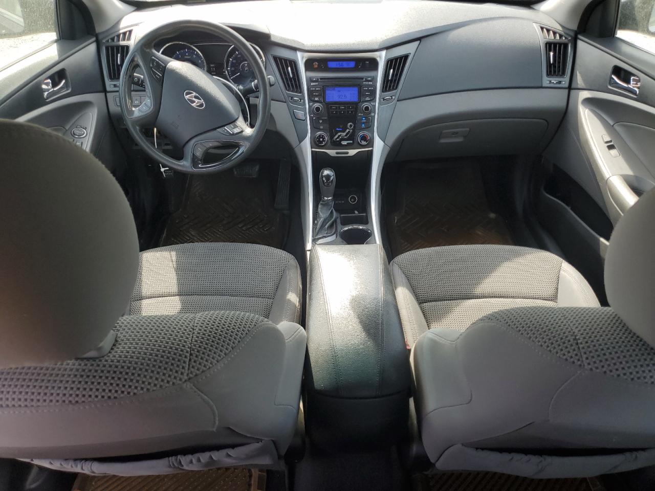 2012 Hyundai Sonata - Image 8