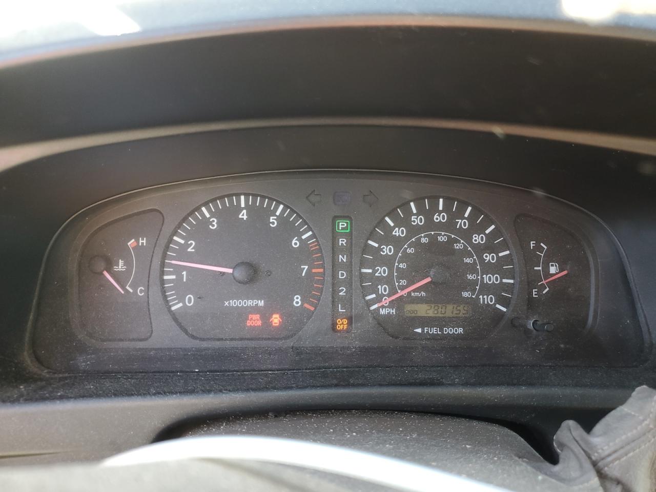 1999 Toyota Sienna - Image 9