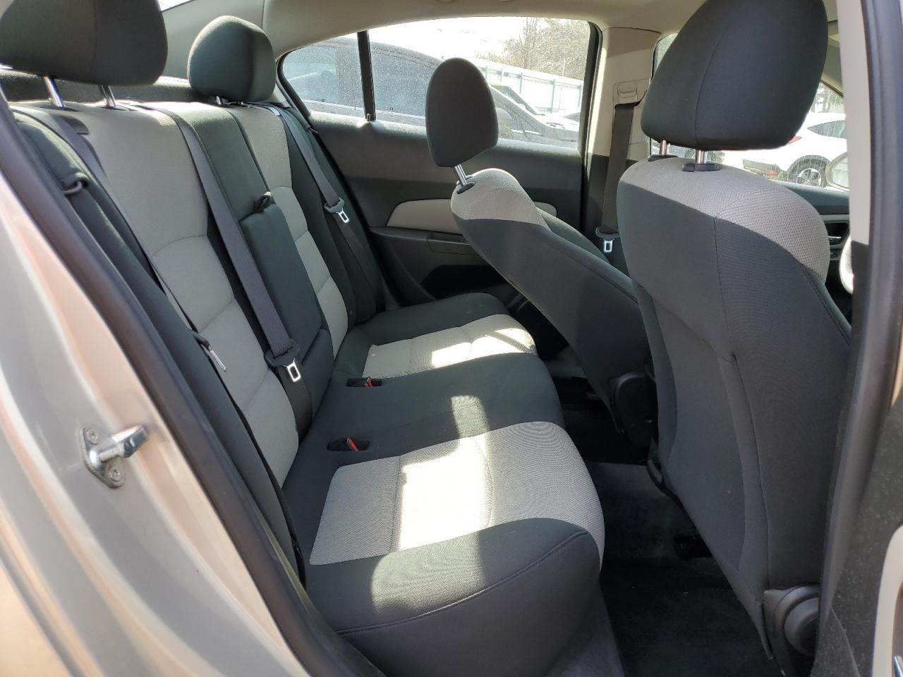 2012 Chevrolet Cruze - Image 10