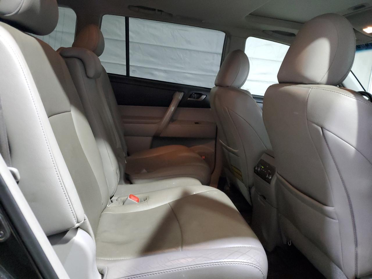 2011 Toyota Highlander - Image 11