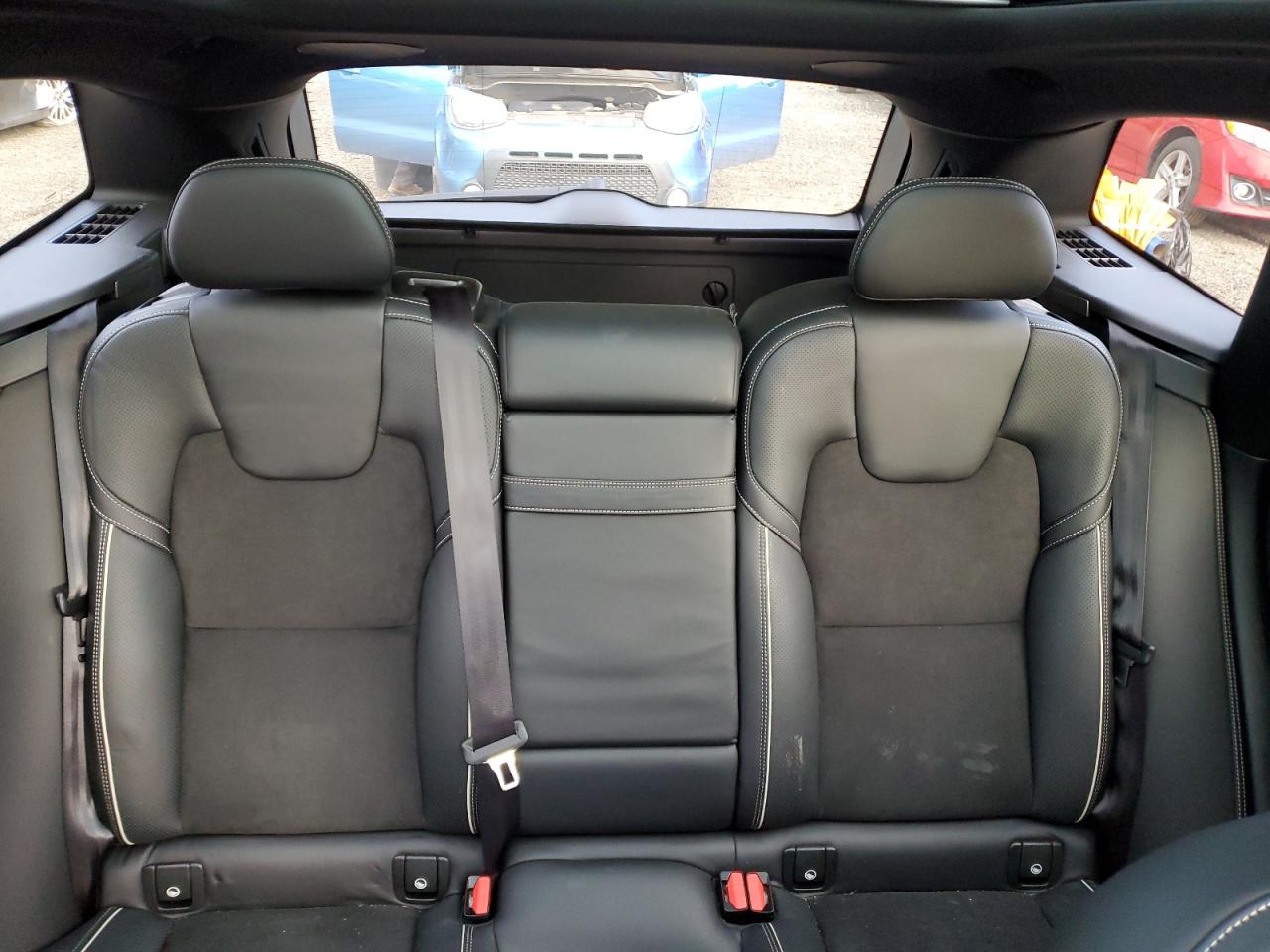 2018 Volvo XC60 - Image 10