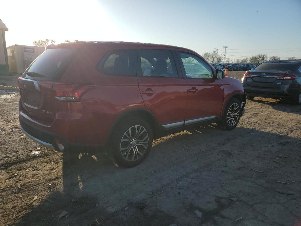 2016 Mitsubishi Outlander - Image 3