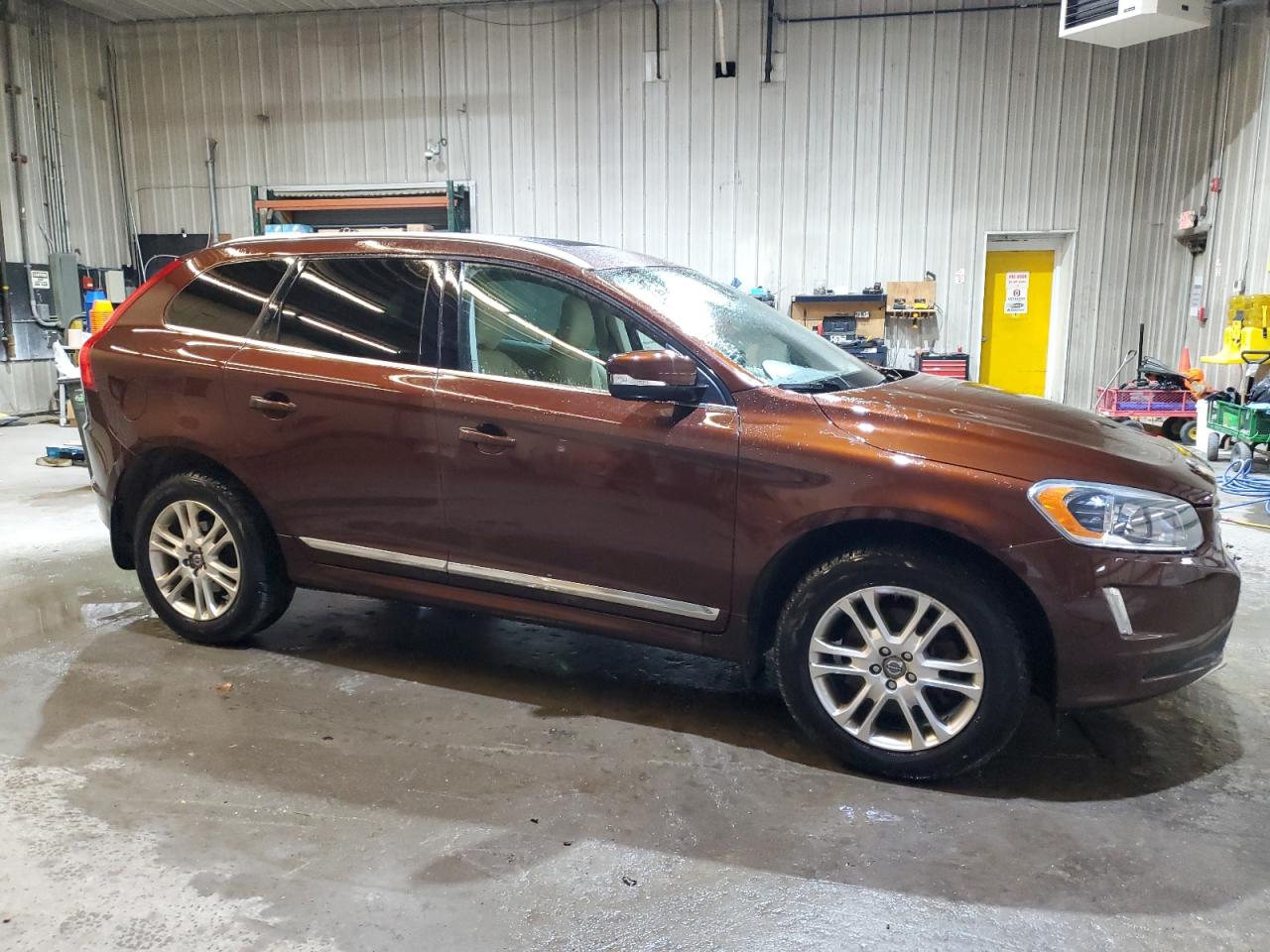 2015 Volvo XC60 - Image 4