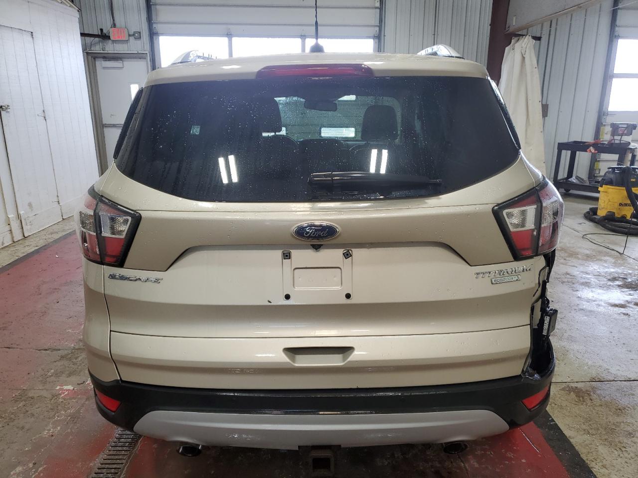 1FMCU0J94HUB22987 FORD ESCAPE 2017