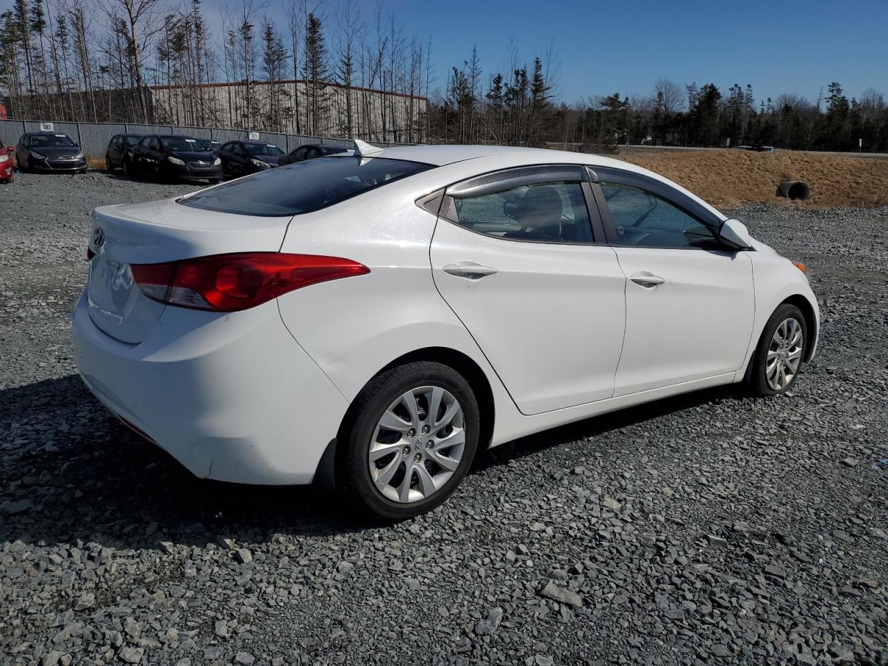 2013 Hyundai Elantra - Image 3