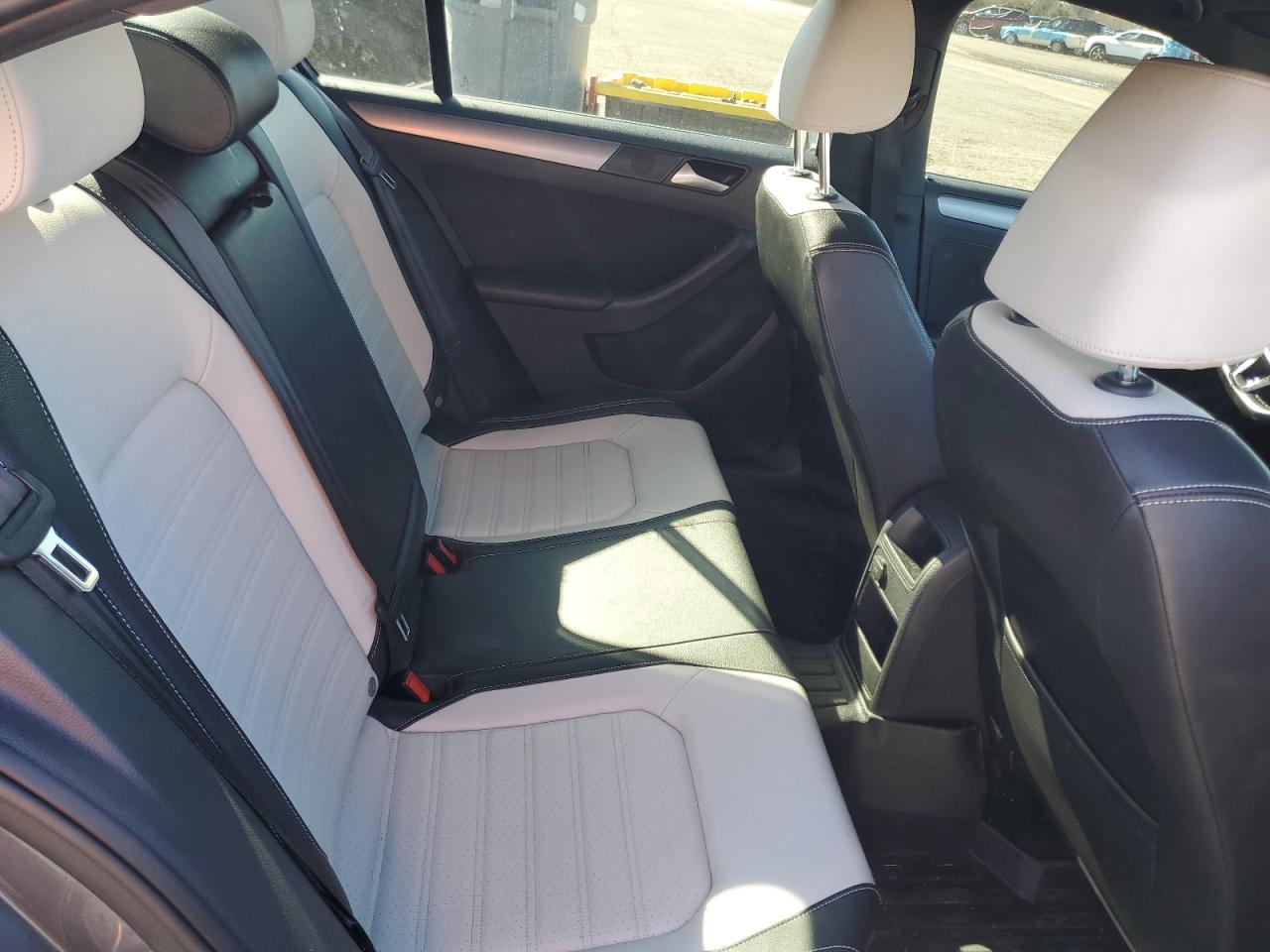 2016 Volkswagen Jetta - Image 10
