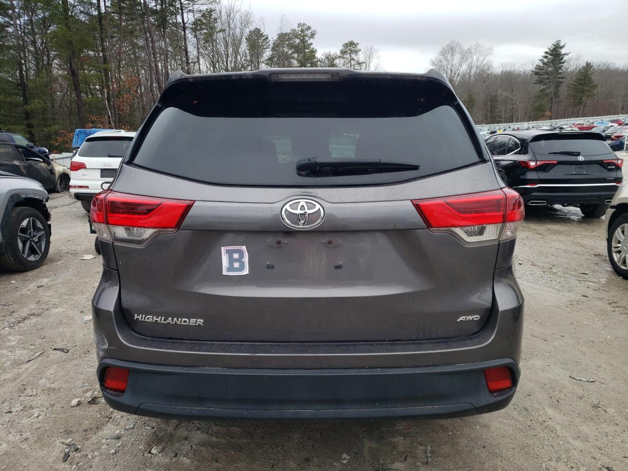 2017 Toyota Highlander - Image 6