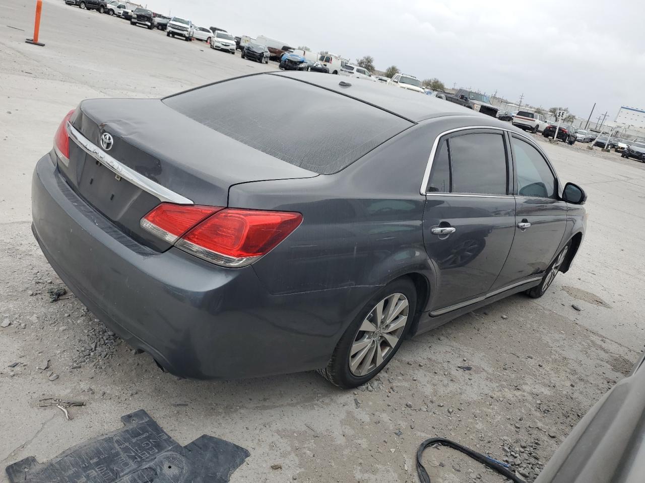 2011 Toyota Avalon - Image 3