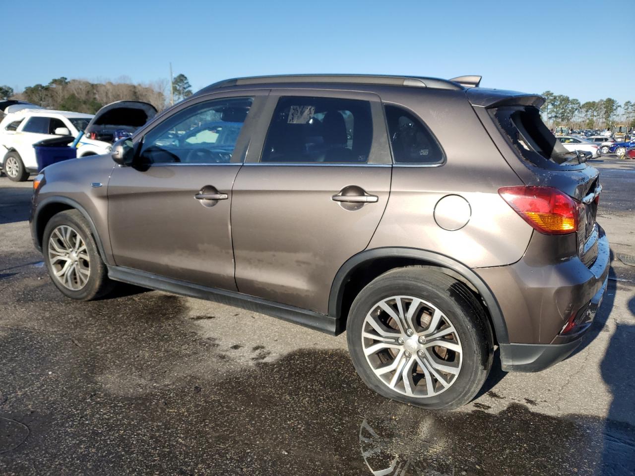 2018 Mitsubishi Outlander - Image 2