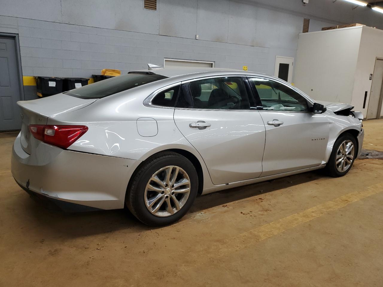 2016 Chevrolet Malibu - Image 3