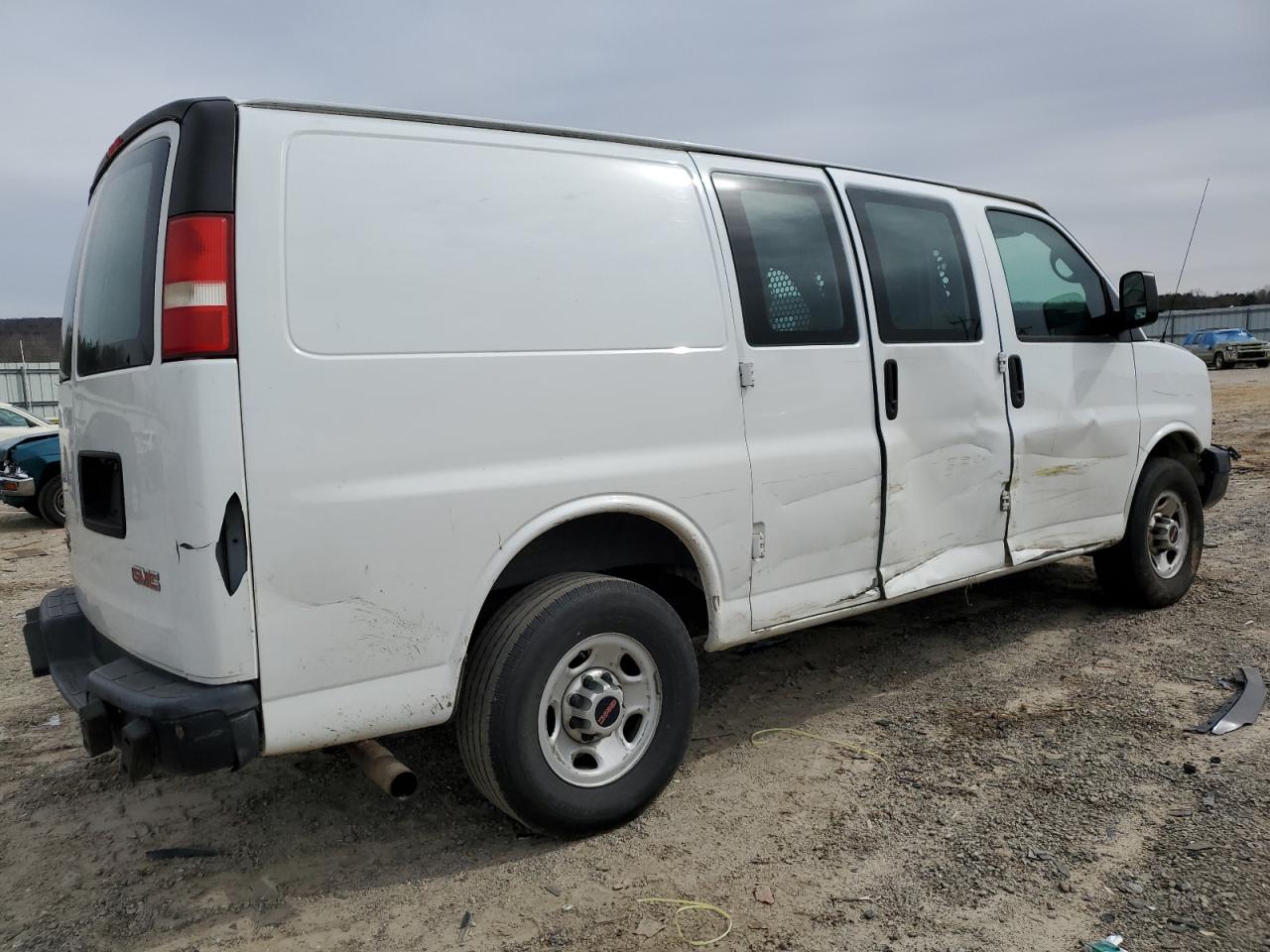 2015 GMC Savana - Image 3