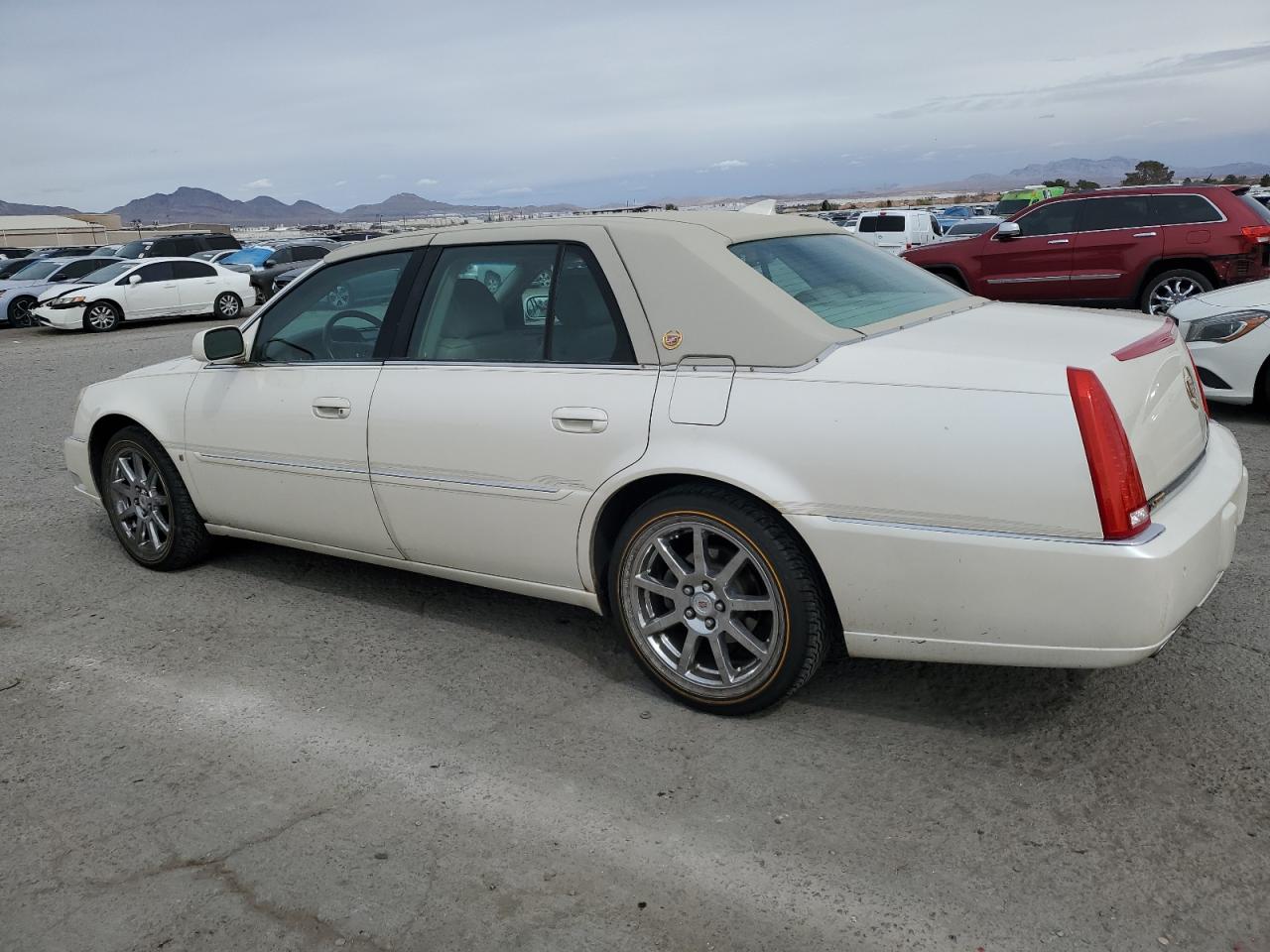2009 Cadillac DTS - Image 2