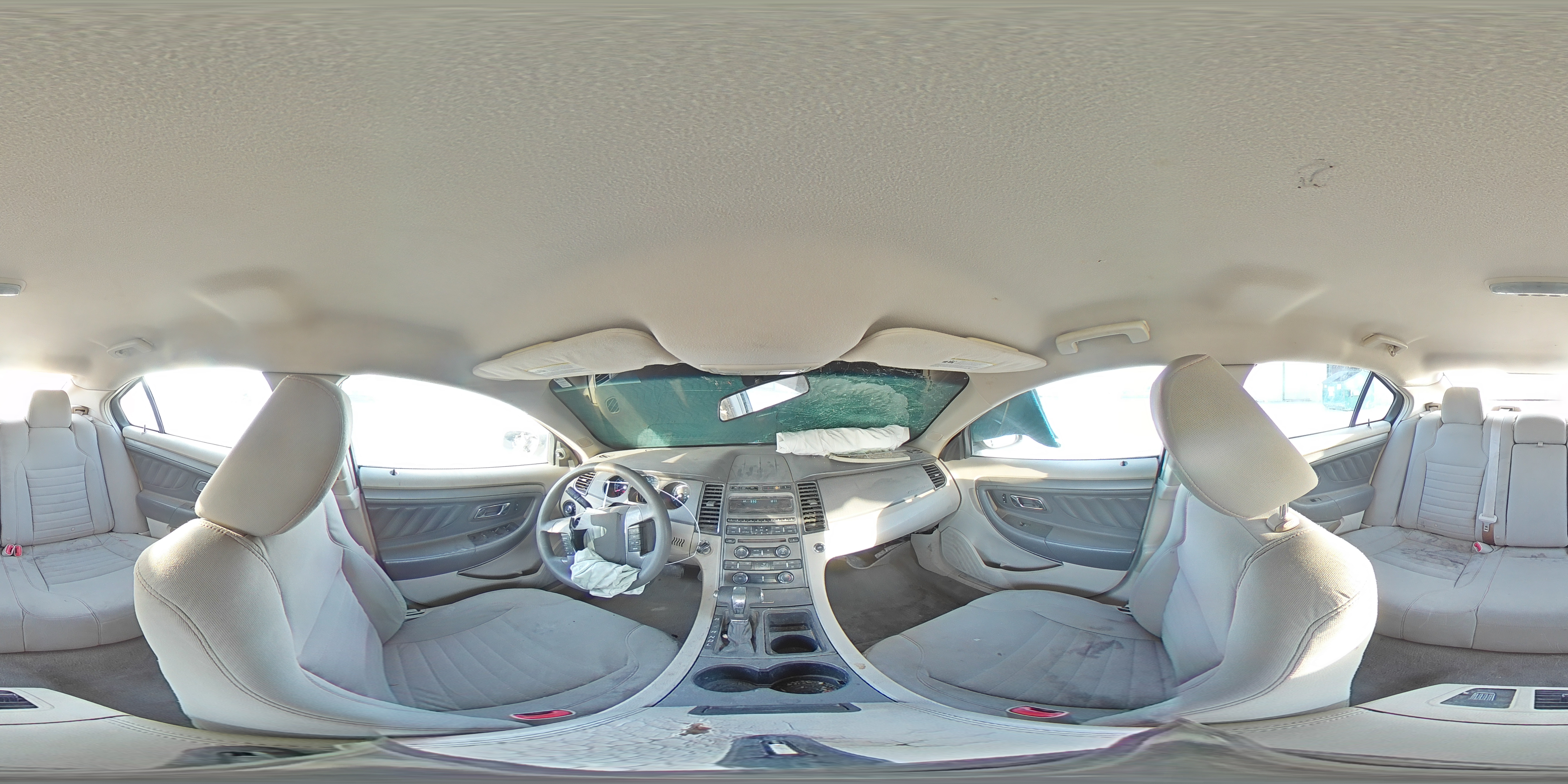 2010 Ford Taurus - Image 13