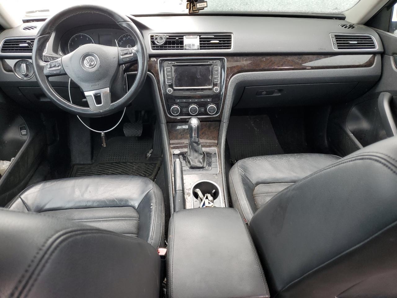 2014 Volkswagen Passat - Image 8