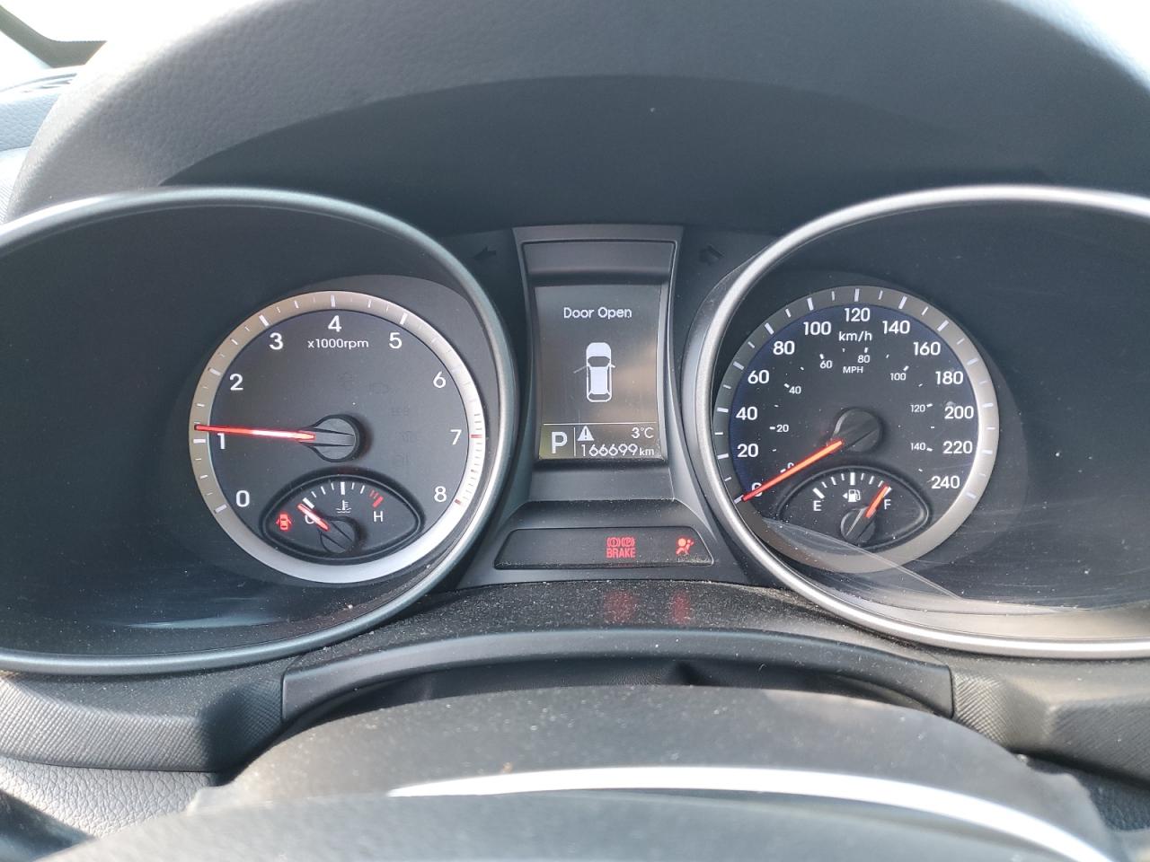 2016 Hyundai Santa Fe - Image 9