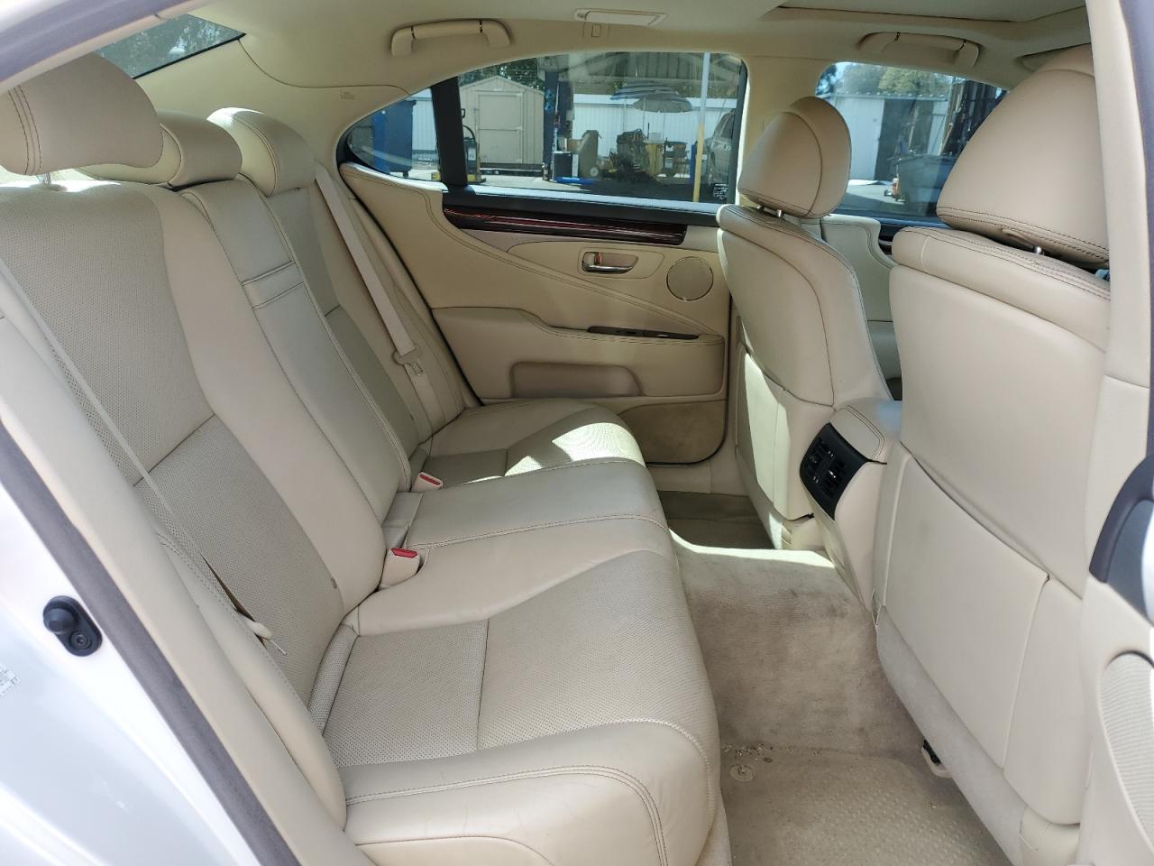 2017 Lexus LS - Image 10