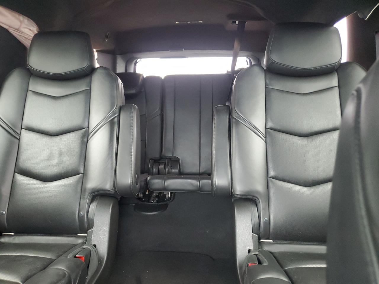 2015 Cadillac Escalade - Image 10