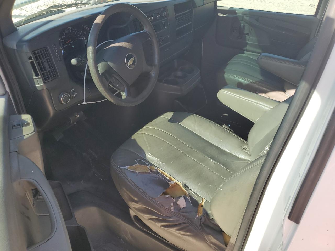 2011 Chevrolet Express - Image 8