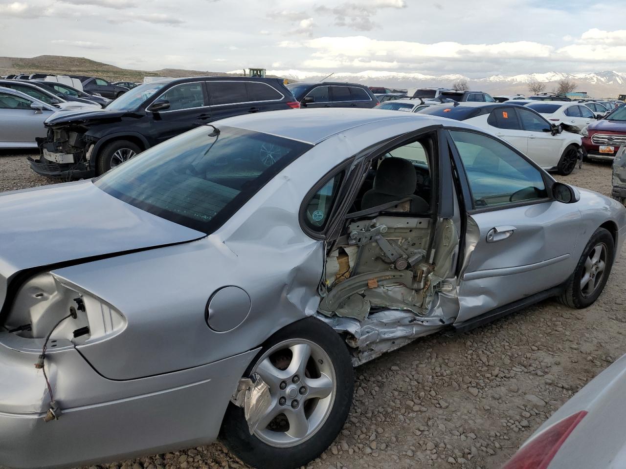 2000 Ford Taurus - Image 3
