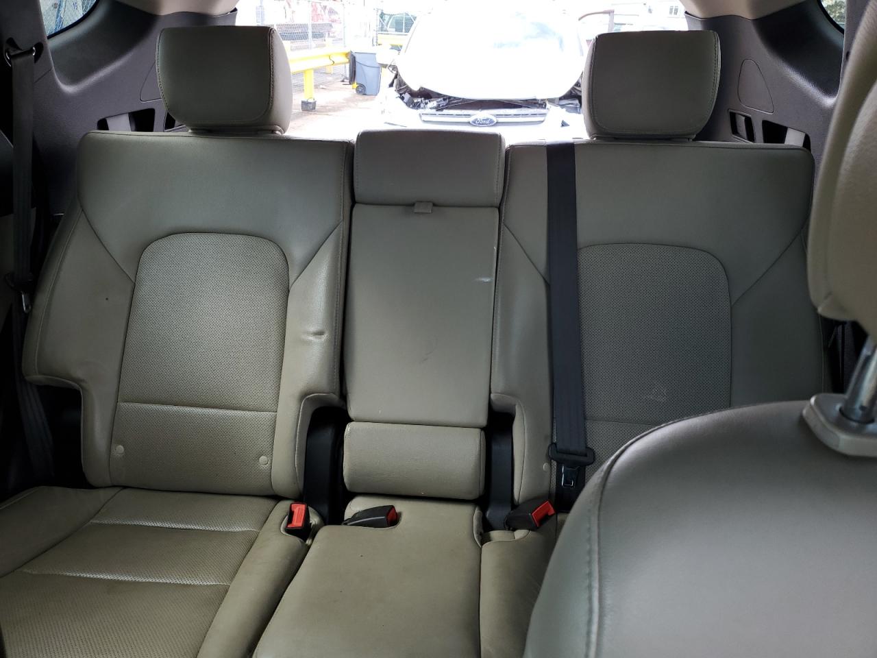 2017 Hyundai Santa Fe - Image 10