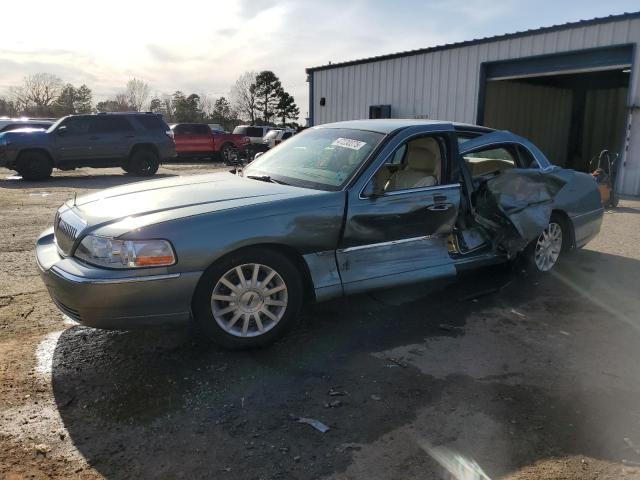 2006 Lincoln Town Car Signature