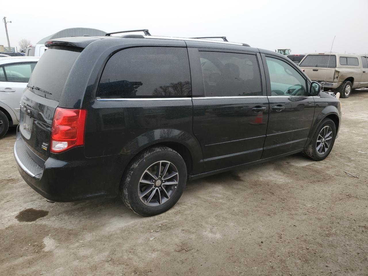 2017 Dodge Caravan - Image 3