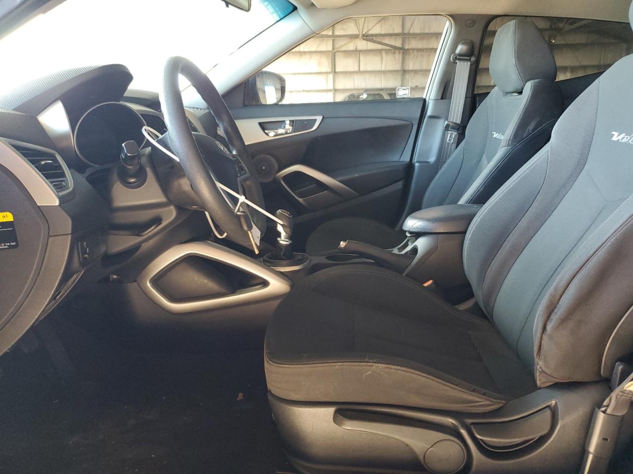2016 Hyundai Veloster - Image 7