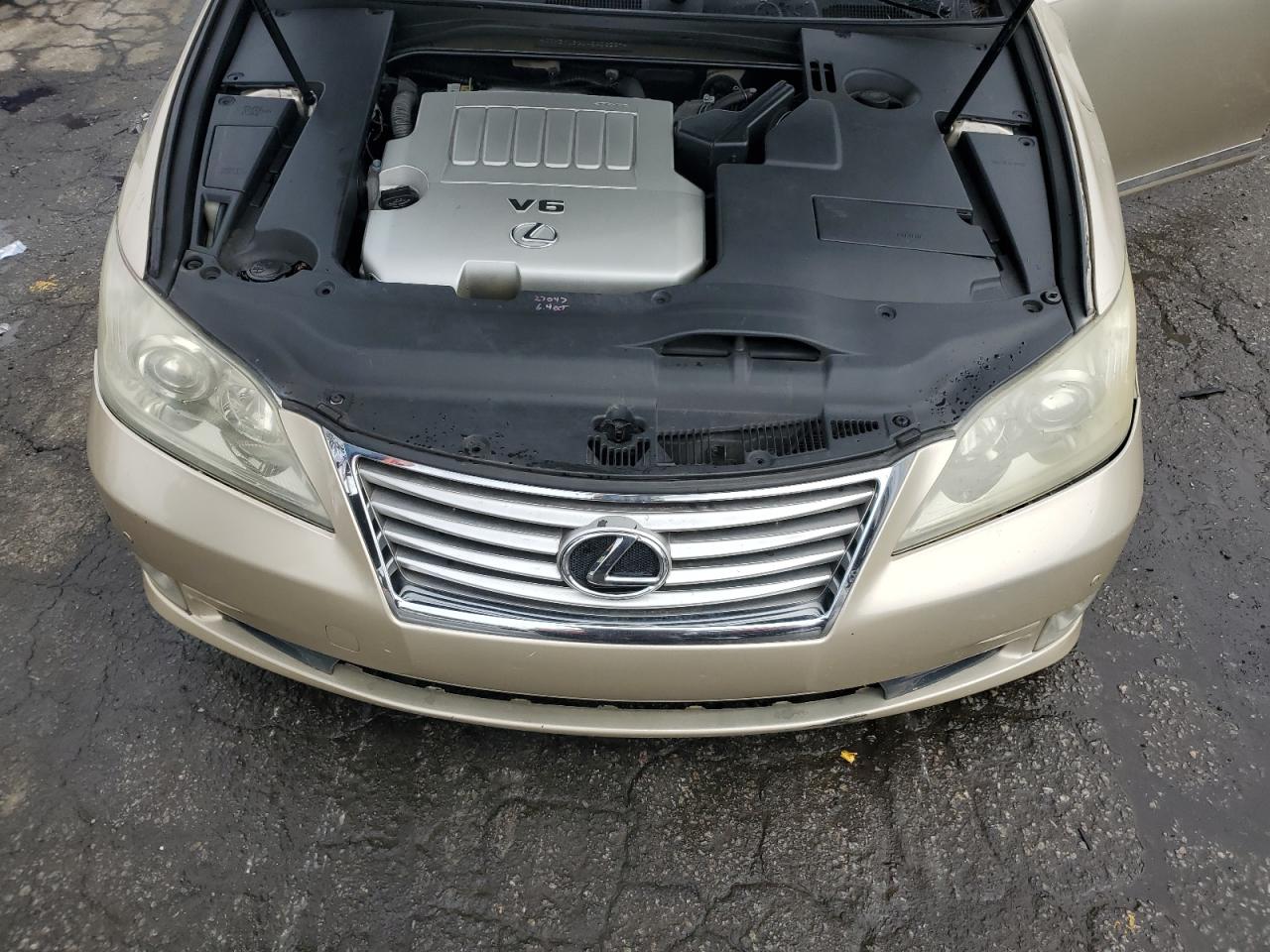 2010 Lexus ES - Image 11
