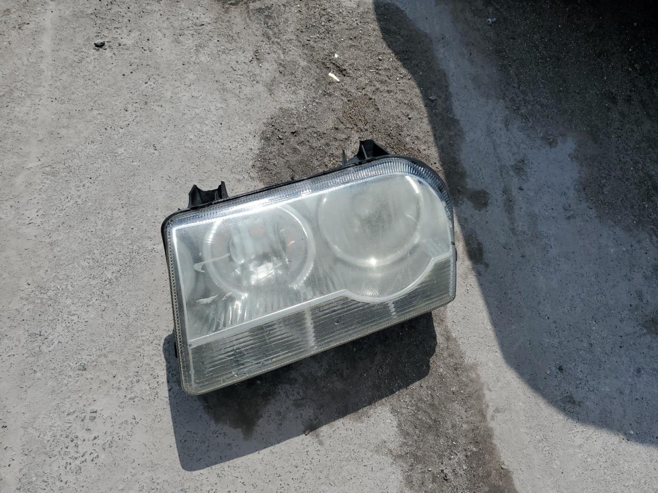 2006 Chrysler 300 - Image 12