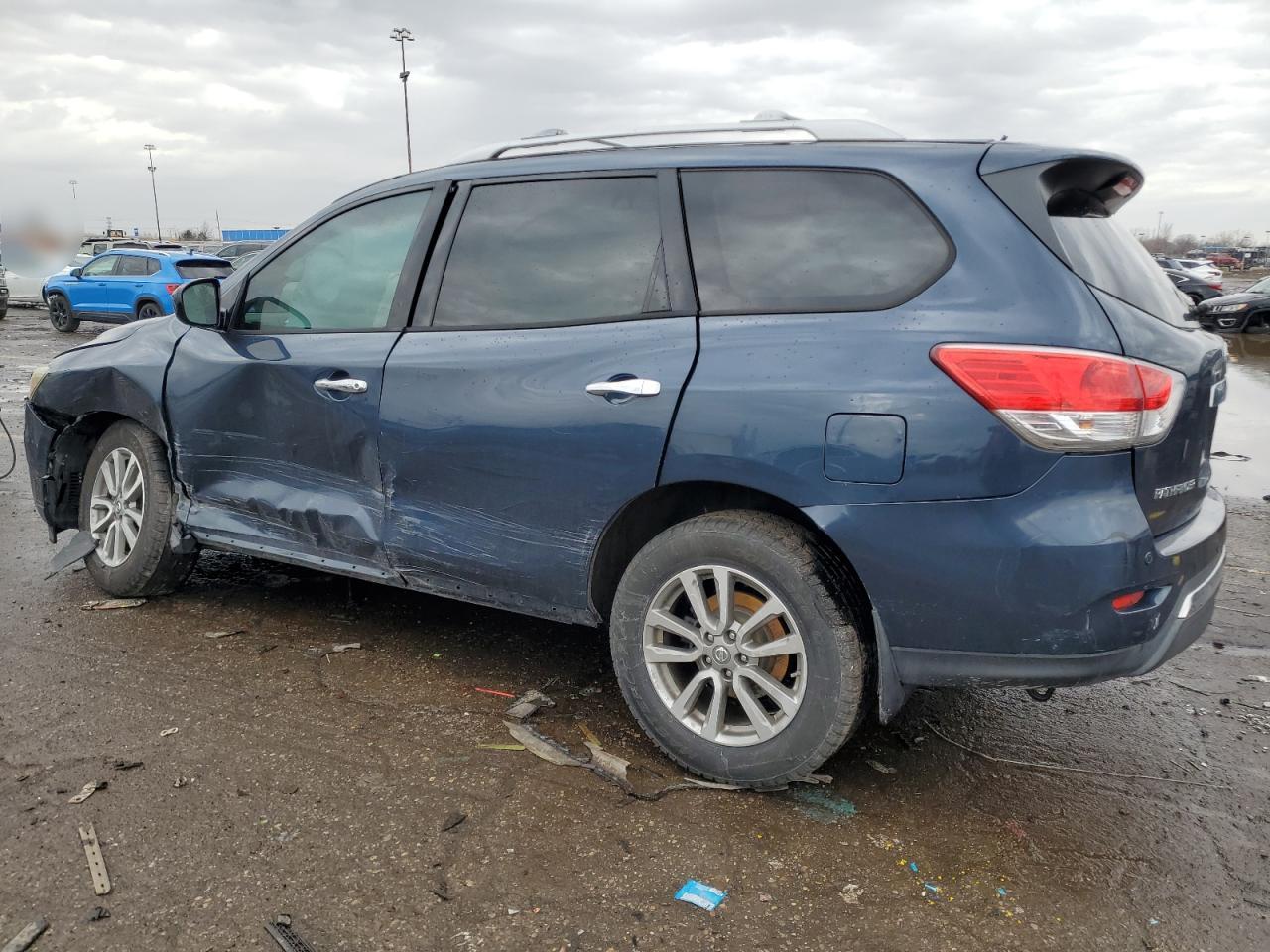 2013 Nissan Pathfinder - Image 2
