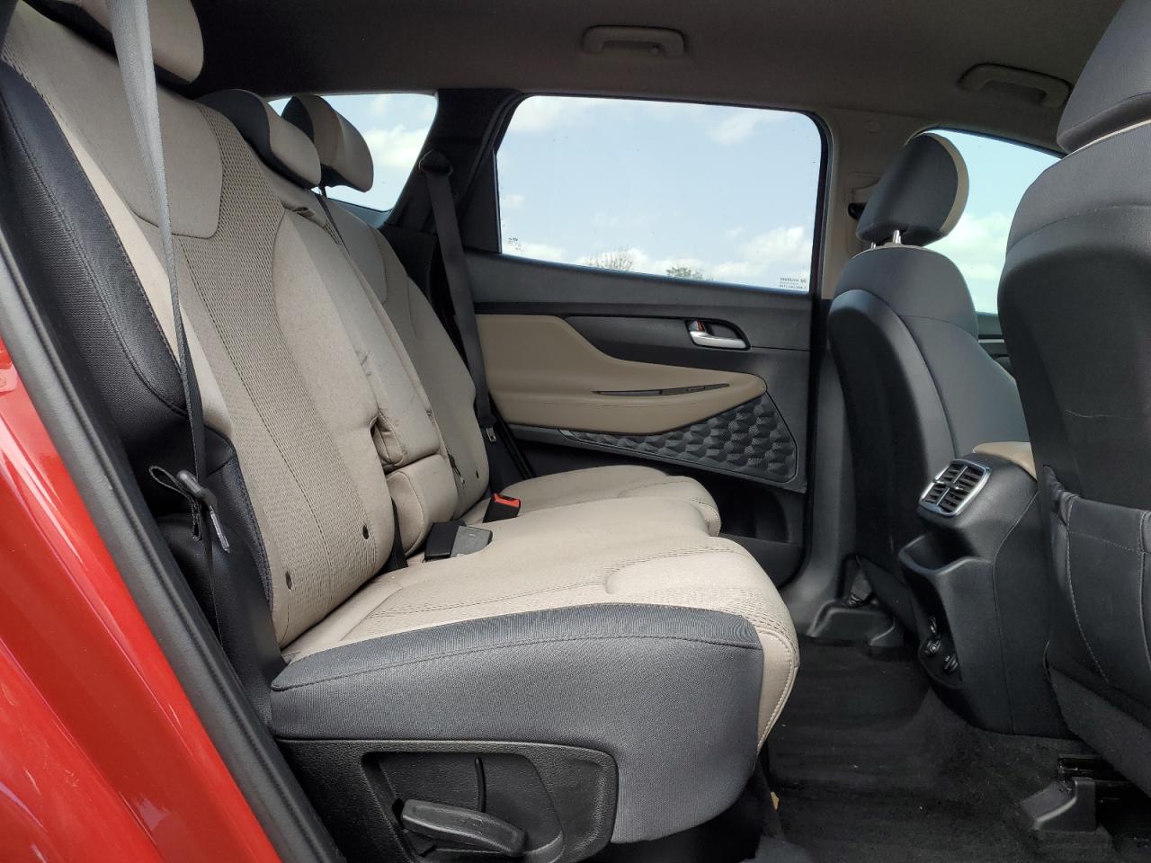 2019 Hyundai Santa Fe - Image 11