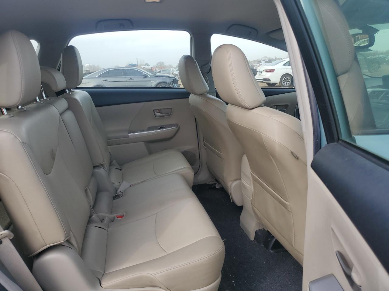 2013 Toyota Prius - Image 10