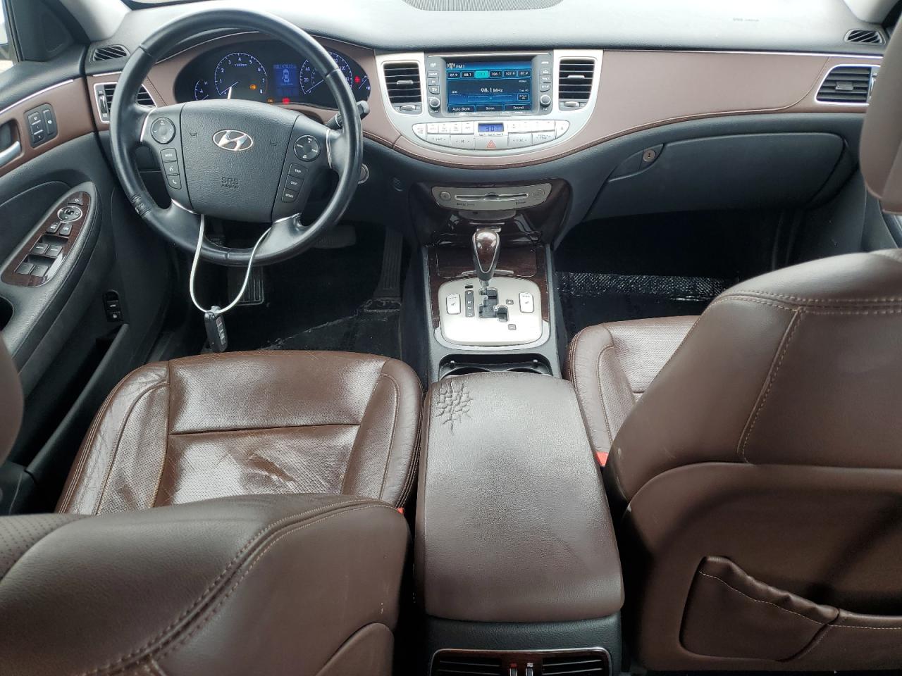 2013 Hyundai Genesis - Image 8