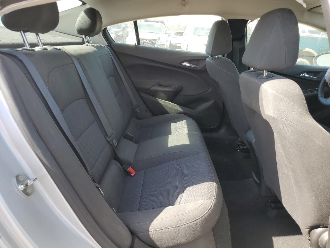 2018 Chevrolet Cruze - Image 11