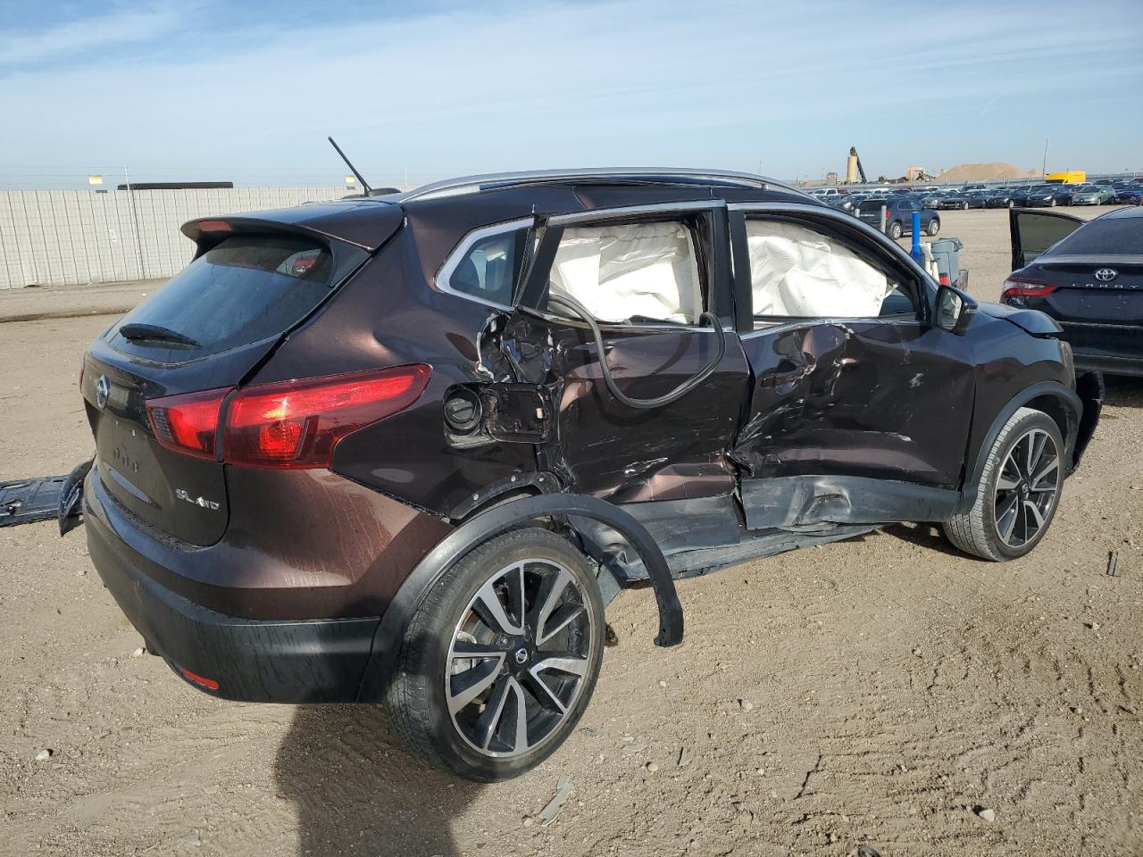 JN1BJ1CR3HW102233 NISSAN ROGUE 2017