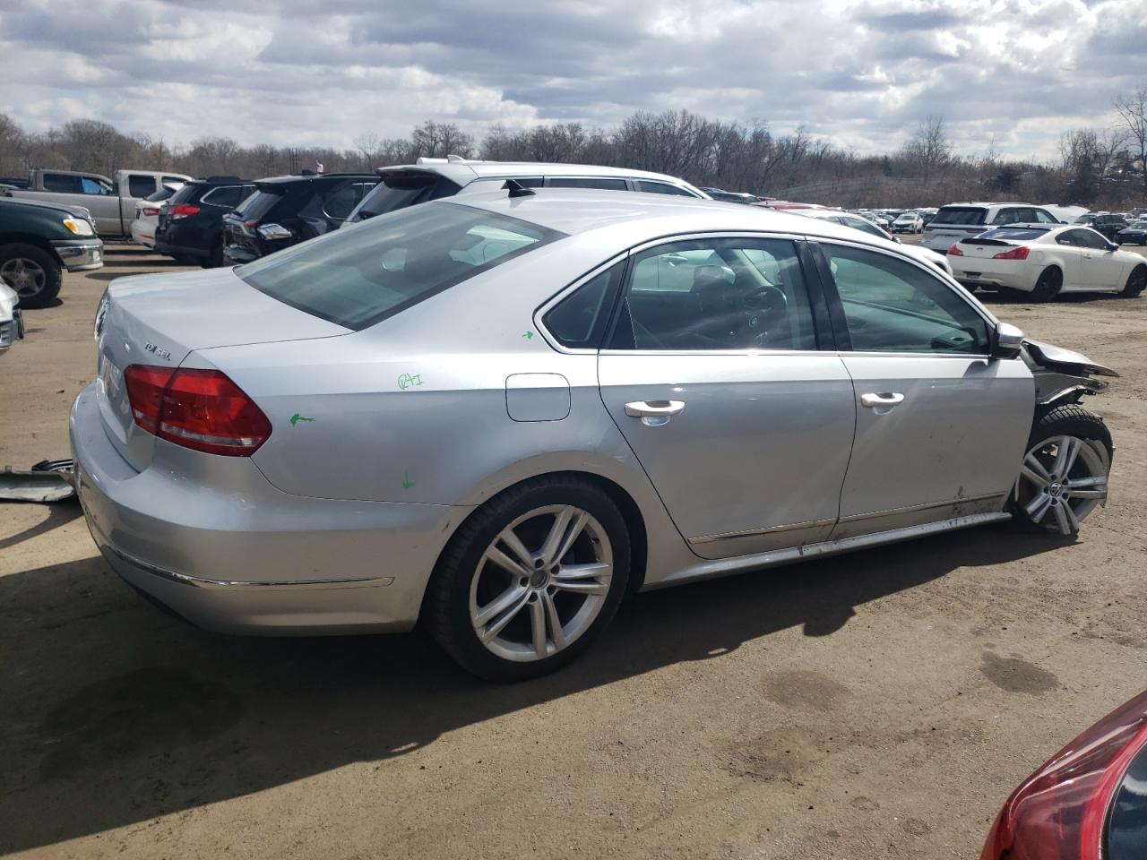 2015 Volkswagen Passat - Image 3