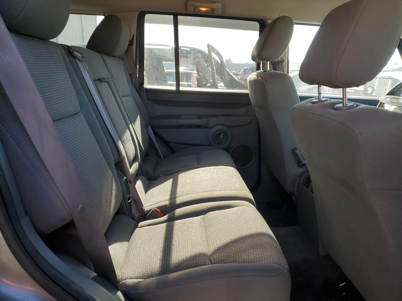 2007 Jeep Commander - Image 11