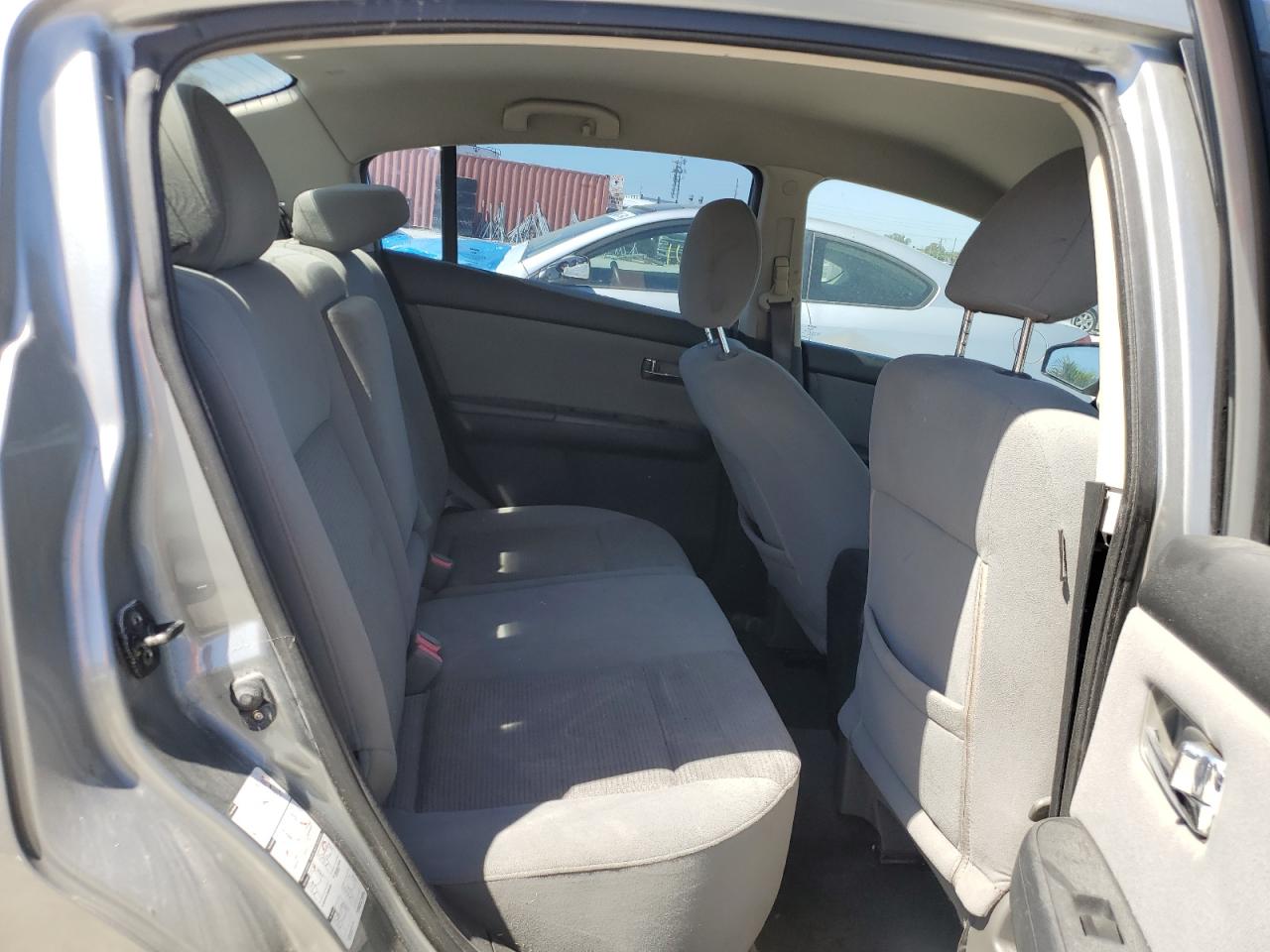 2010 Nissan Sentra - Image 10