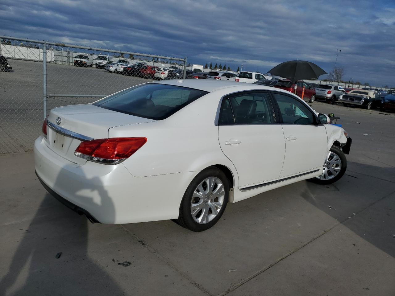 2012 Toyota Avalon - Image 3