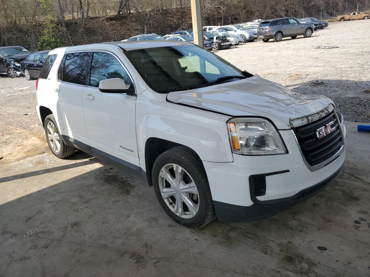 2017 GMC Terrain - Image 4