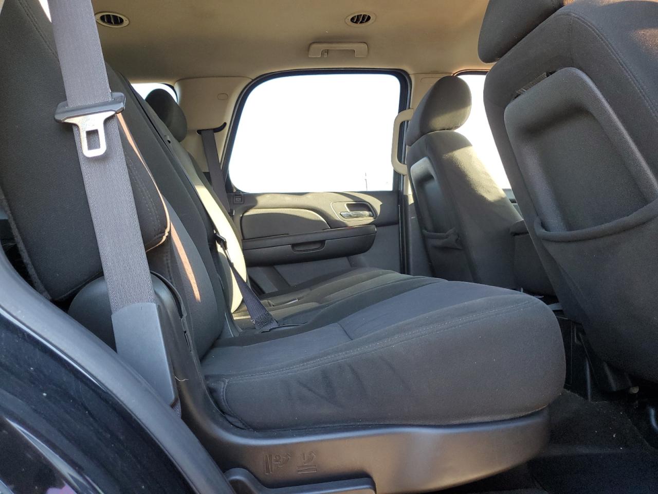 2010 GMC Yukon - Image 11