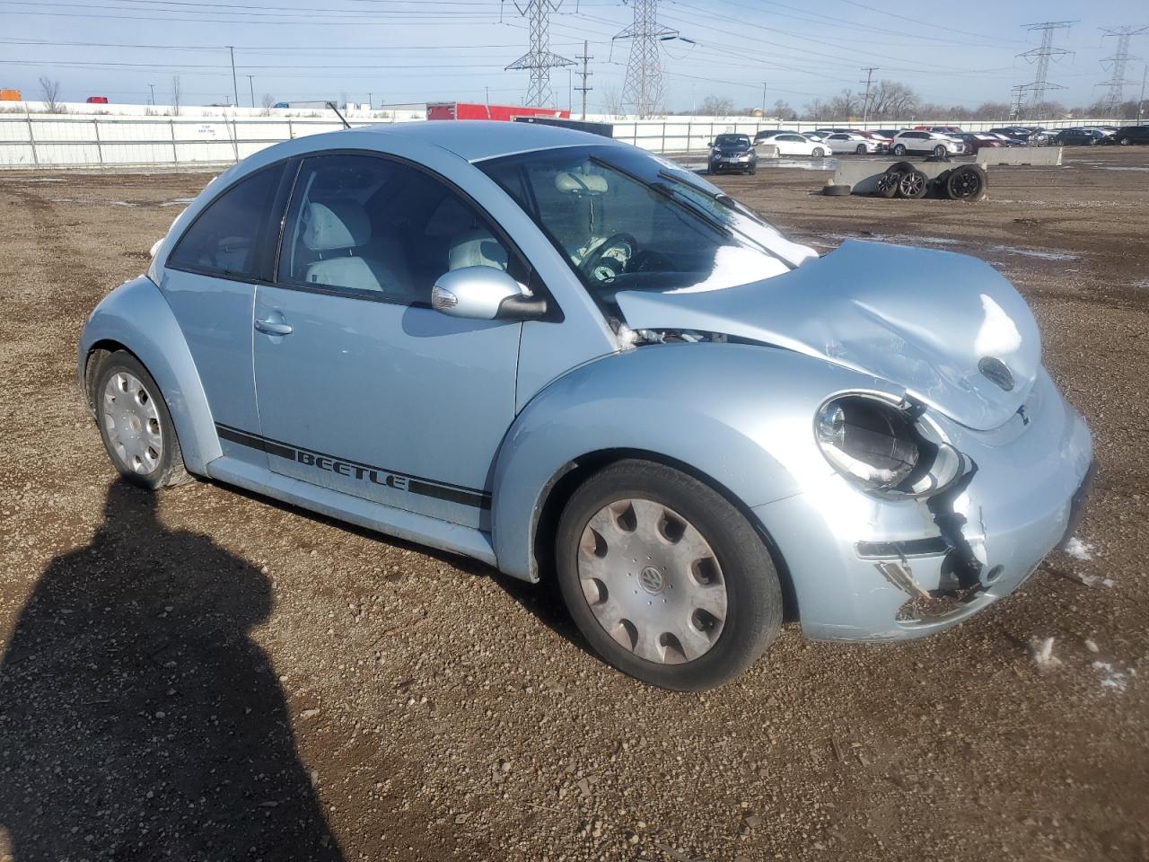 2010 Volkswagen Beetle - Image 4