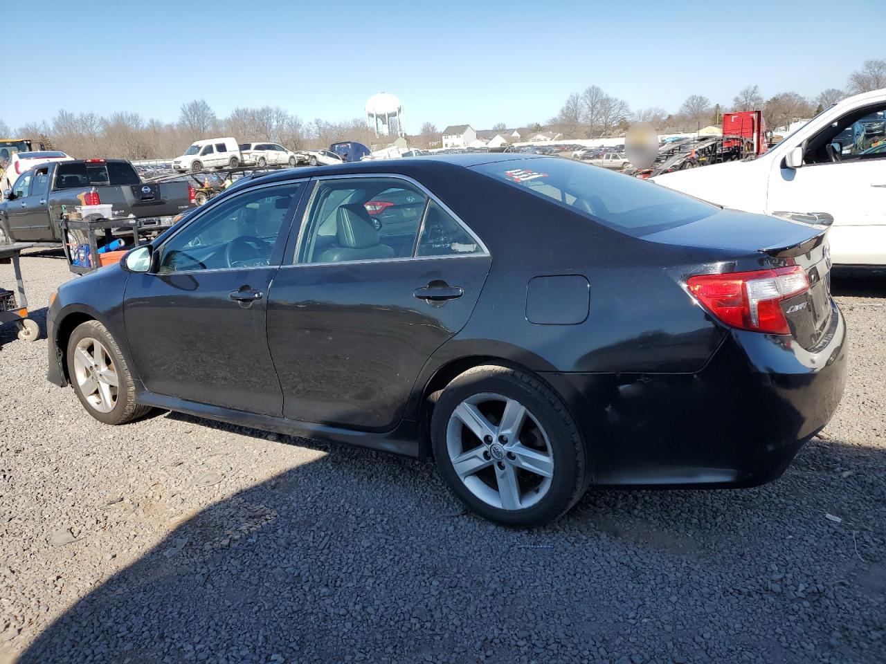 2014 Toyota Camry - Image 2