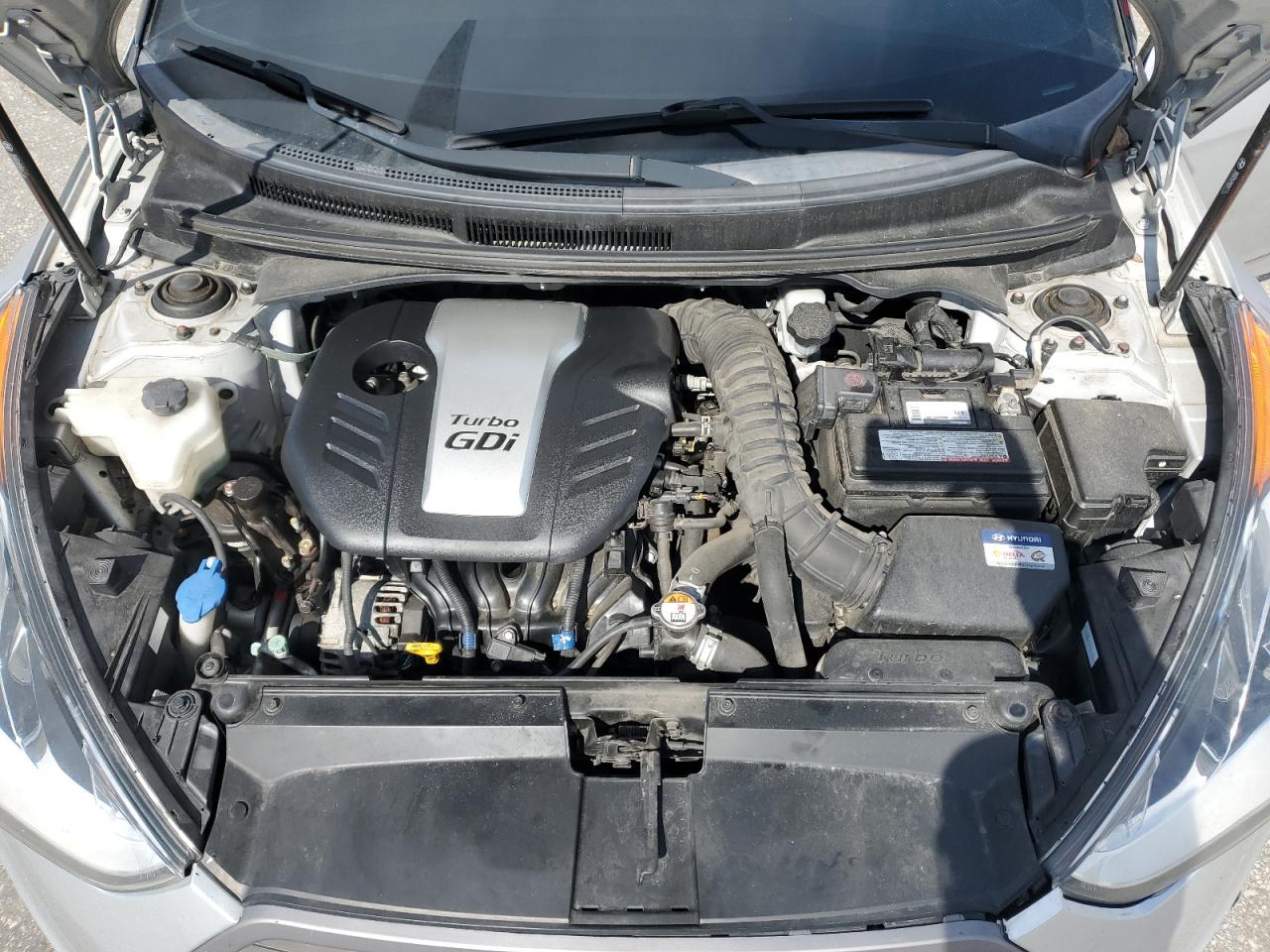2016 Hyundai Veloster - Image 13