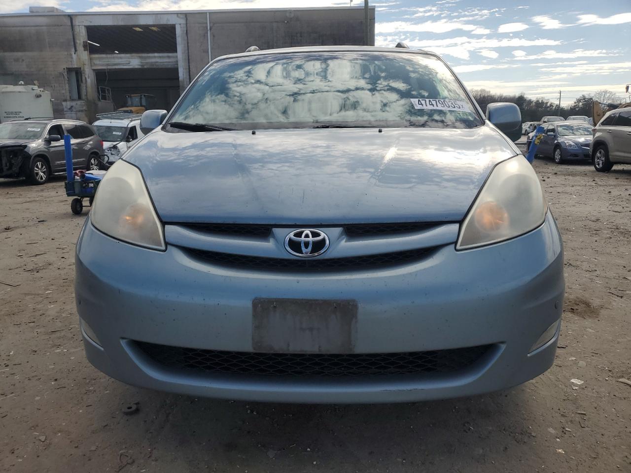 2010 Toyota Sienna - Image 5